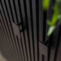 Zwarte Retro Kast Met Houten Latjes -Zuiver Verkoop eleonora remi zwarte retro kast met houten latjes 02 2