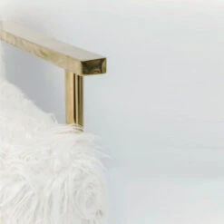 Gouden Design Fauteuil -Zuiver Verkoop kare design mr. fluffy design fauteuil met gouden poot 04