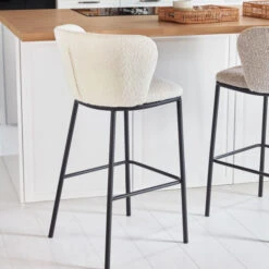 Boucle Barkruk Met Ronde Rug 13 Boucle Barkruk Met Ronde Rug -Zuiver Verkoop kave home ciselia boucle barkruk met ronde rug 05