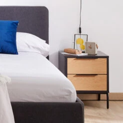 Nachtkastje Zwart Met Eiken -Zuiver Verkoop kave home savoi nachtkastje zwart met eiken 03 1