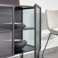 Zwart Dressoir Met Ribbelglas -Zuiver Verkoop kave home trixie zwart dressoir met ribbelglas 06