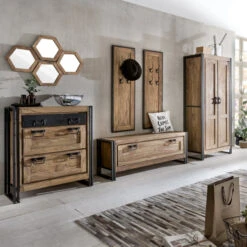 Houten Schoenenkast Met Zwart Metaal -Zuiver Verkoop lavis havel industiele wandkapstok van hout 03 1