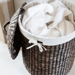 Rieten Wasmand Met Deksel -Zuiver Verkoop must living tahiti rieten wasmand met deksel 01