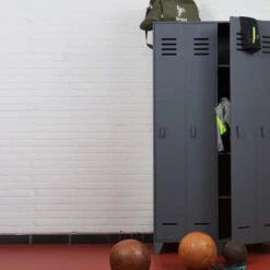 WOOOD Hoge Lockerkast Van Grenen -Zuiver Verkoop woood stijn hoge lockerkast van grenen 06